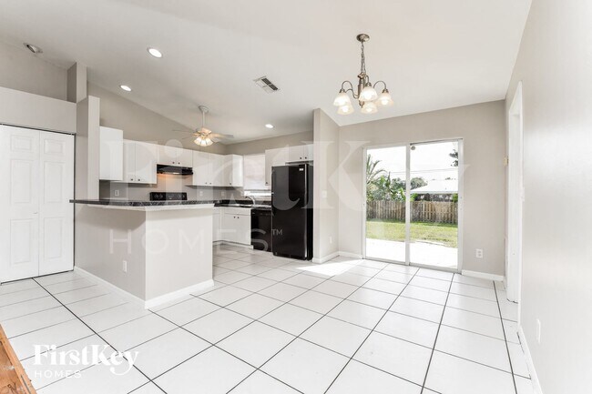 Foto del edificio - 19039 Coconut Rd