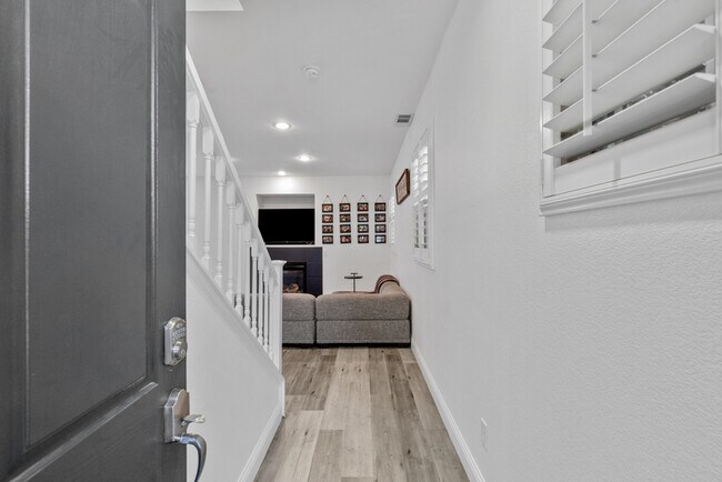 Foto del edificio - 28213 Clementine Dr