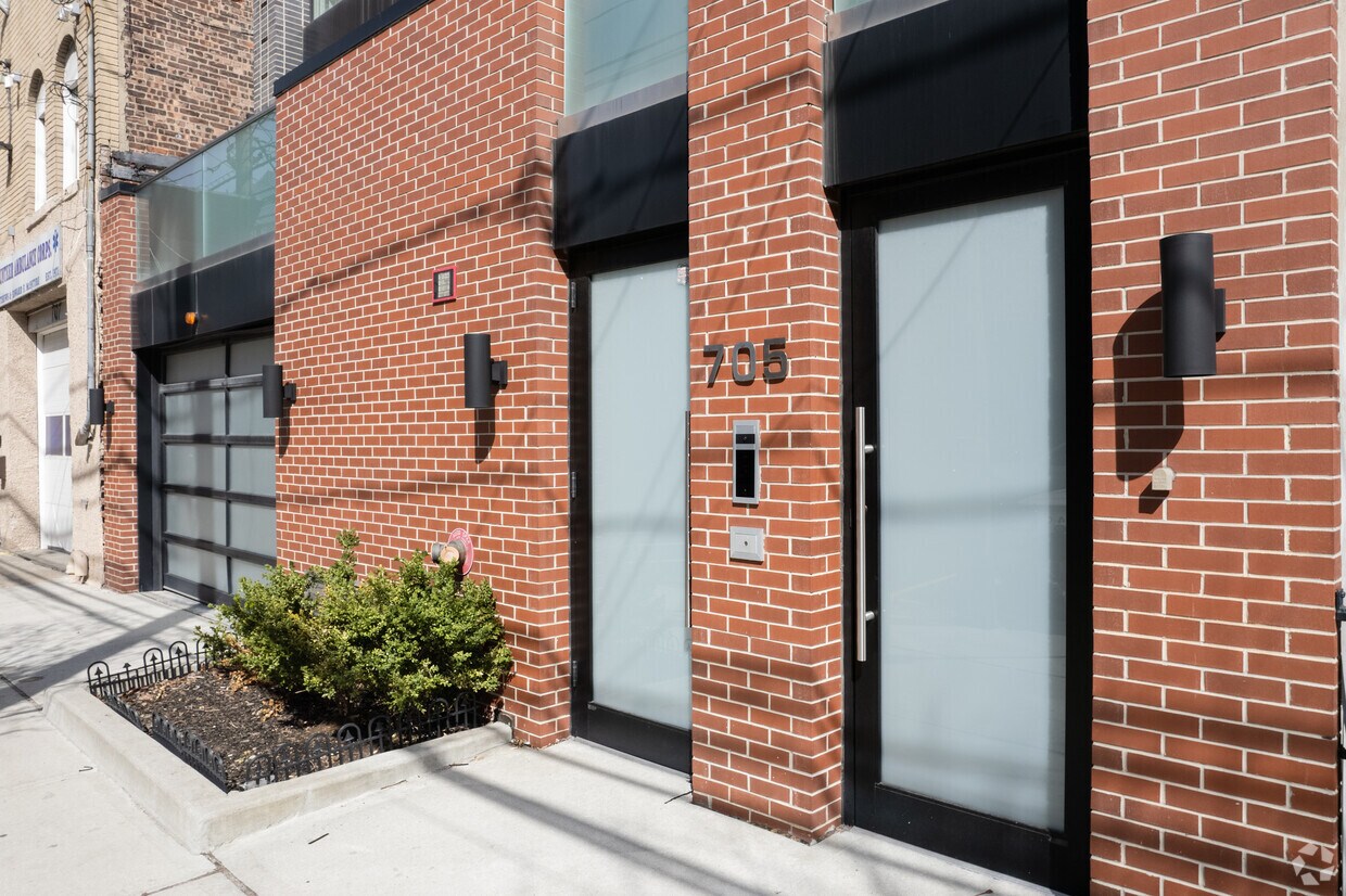 Entrance - 705 Clinton St
