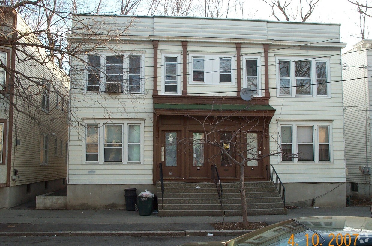 Building Photo - 133-135 Dana Ave