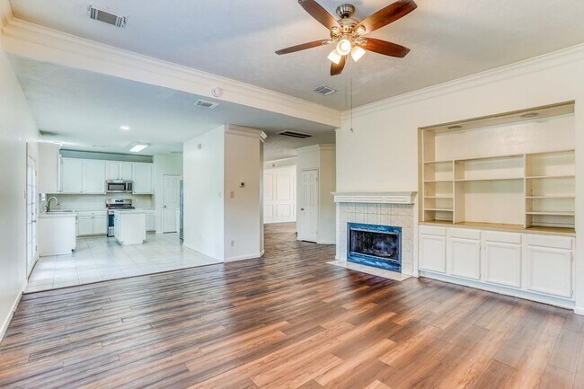 Foto del edificio - 8022 Willancy Ln