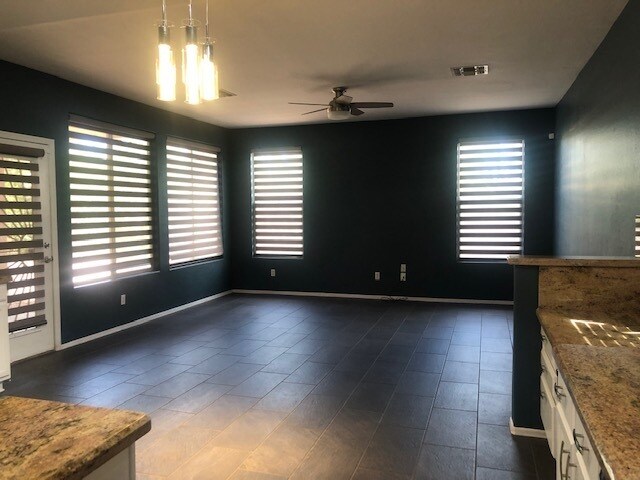 Foto del edificio - 4 BEDROOM-SPLIT FLOOR PLAN-sz