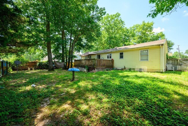 Foto del edificio - Fully Renovated 3-Bed, 2-Bath Ranch with Garage and Large Yard in Manchester