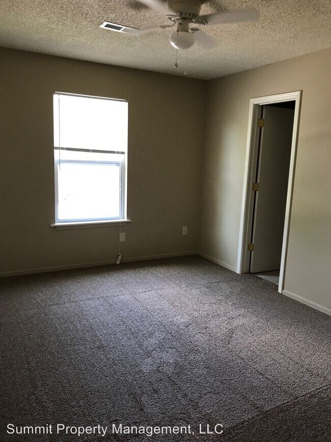 Building Photo - 728 N Betty Jo Dr