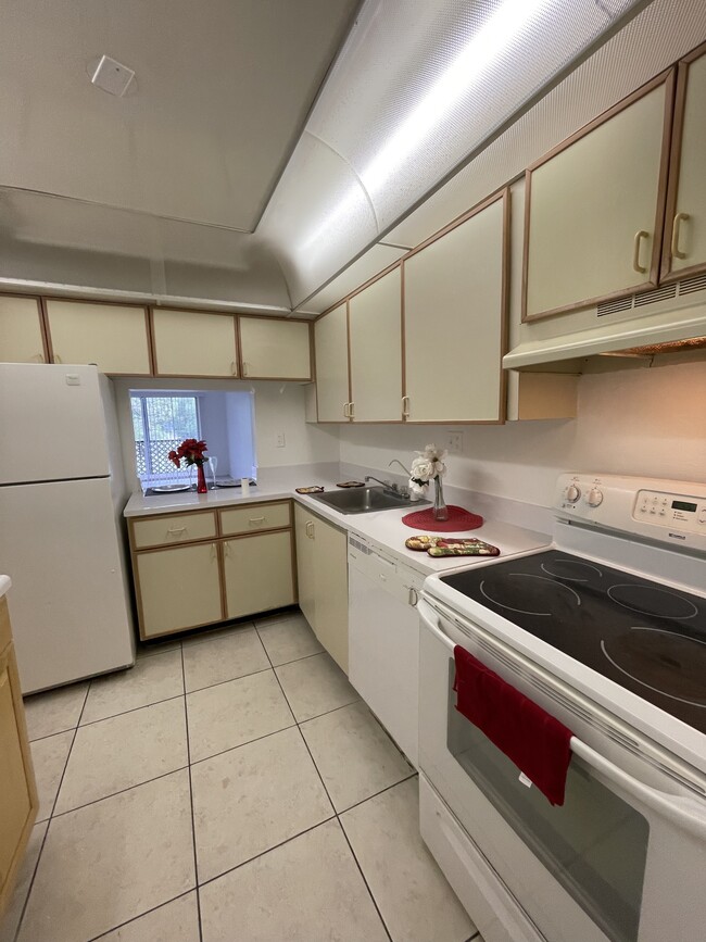 Building Photo - 8000 S Colony Cir
