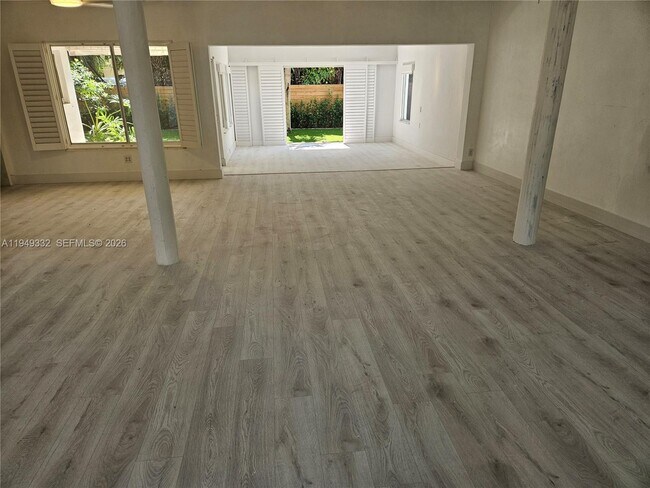 Foto del edificio - 1070 N Shore Dr