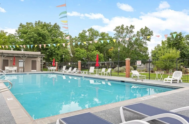 Photo - 2737 W Greens Dr House