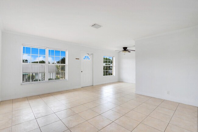 Foto del edificio - 405 N Cypress Dr