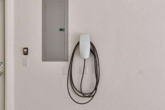 Building Photo - 1526 Ojeman Rd