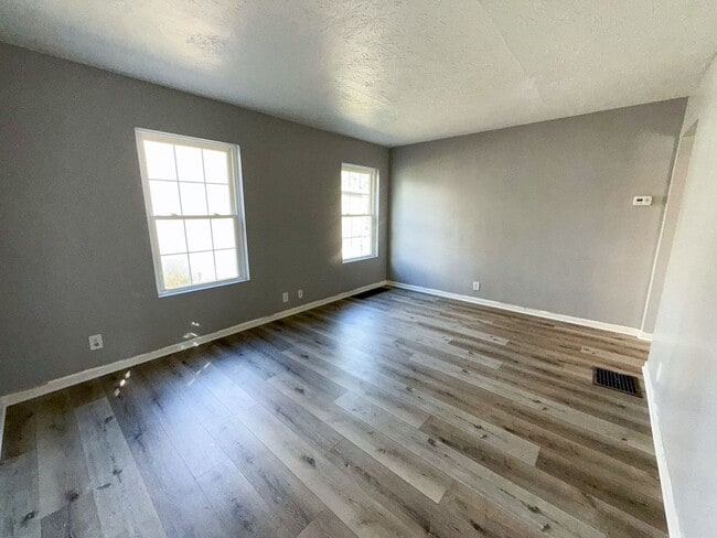 Building Photo - Beautifully Renovated 3-Bedroom Home with ...