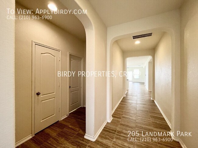 Building Photo - "Charming 3 Bed, 2.5 Bath Home in Cibolo, ...