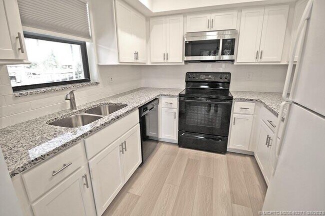 Foto del edificio - 510 SW South River Dr
