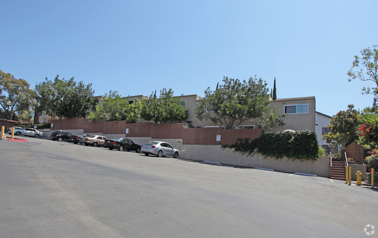 Building Photo - Grove Townhouses