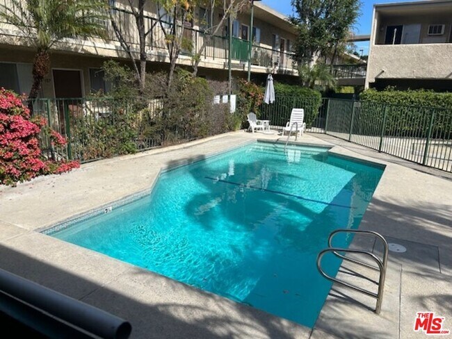 Building Photo - 10540 Balboa Blvd