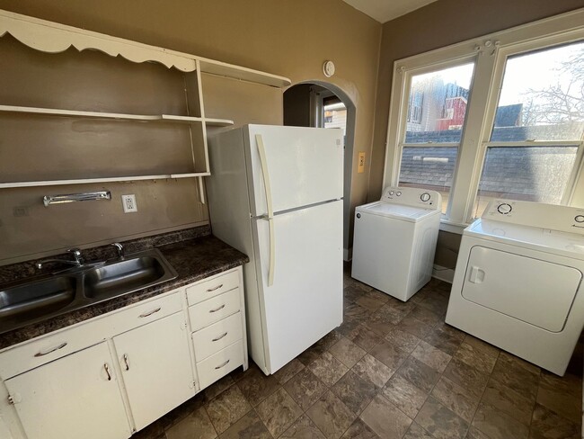 Building Photo - 325 2nd St NW