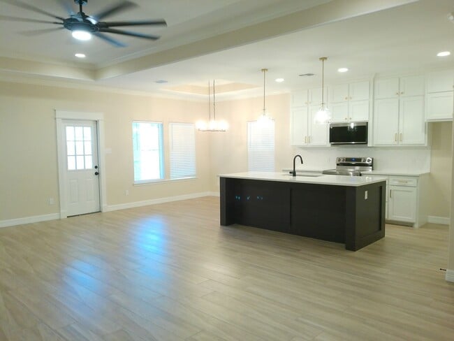 Foto del edificio - 7637 Clearbrook Dr