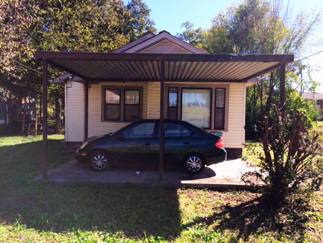 Primary Photo - SMALL SINGLE FAMILY HOME