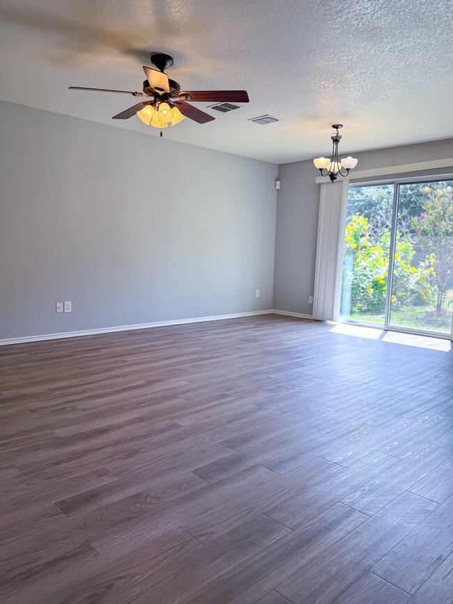 Building Photo - 427 Orchard Willow