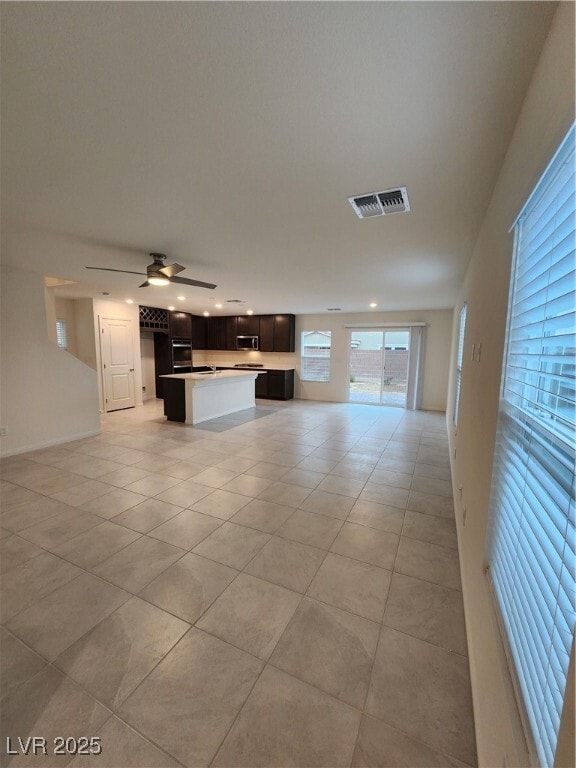 Foto del edificio - 1701 Rustic Village Ave