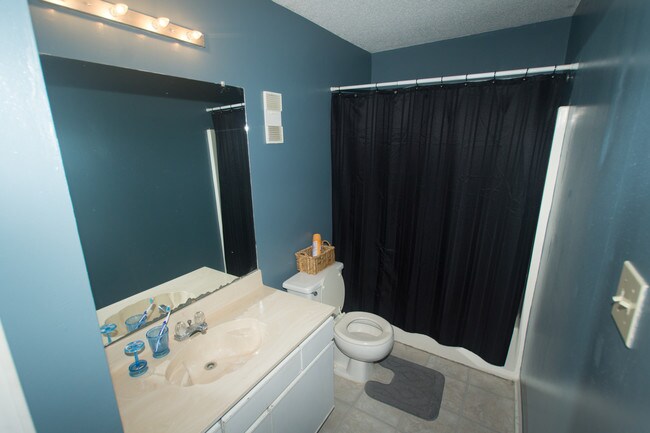 Building Photo - 5135 Nicholson Dr