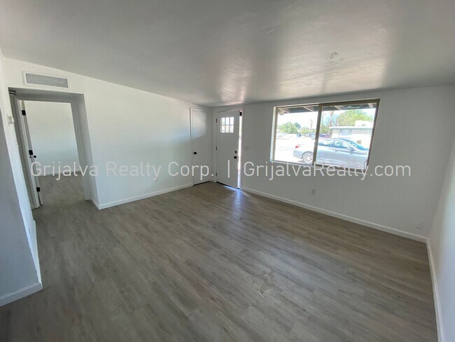 Foto del edificio - 3404-3406 E Glenn St