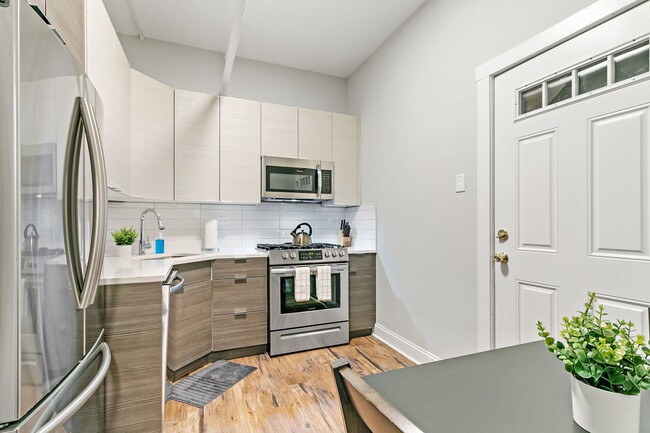 Foto del edificio - 635 W Roscoe St