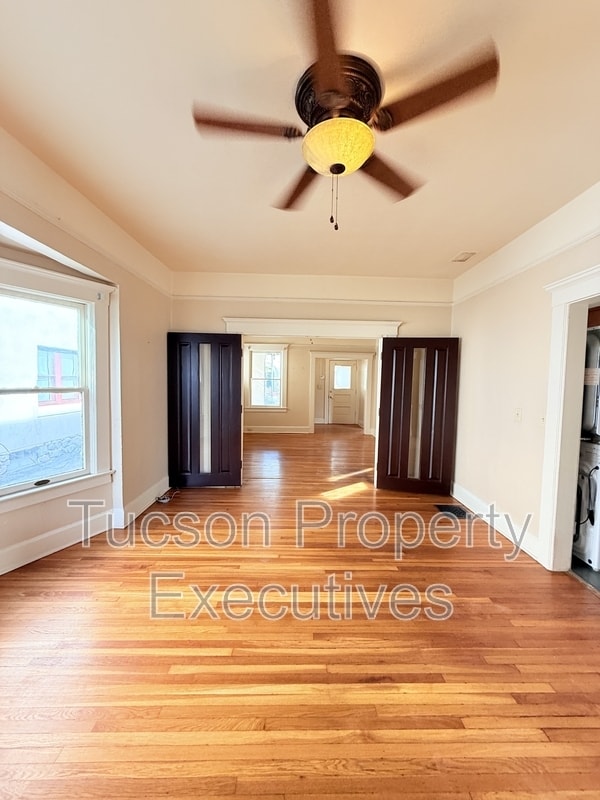 Foto del edificio - 340 S Scott Ave