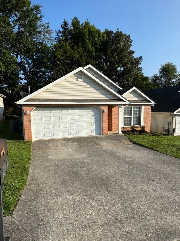 Photo - 7701 Red Bay Way (Knoxville, TN)