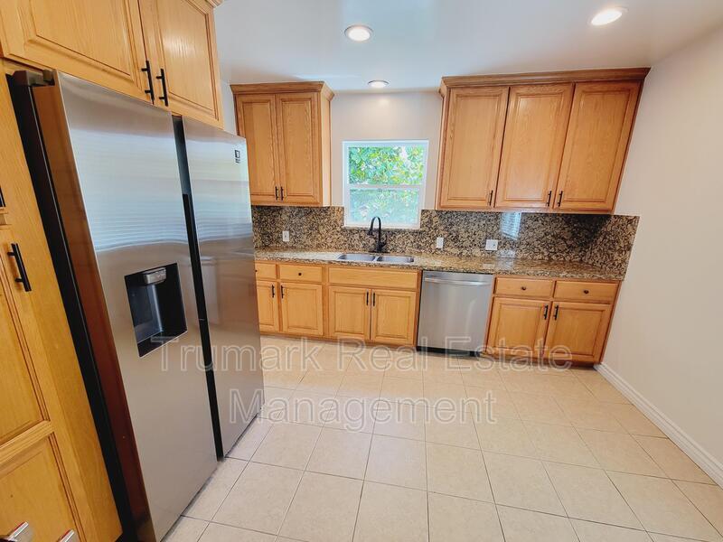 Foto principal - 4249 Laurel Canyon Blvd