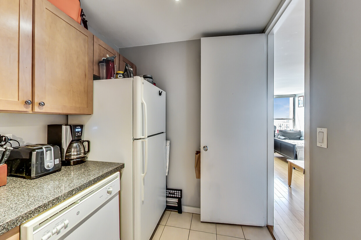 Foto principal - 655 W Irving Park Rd