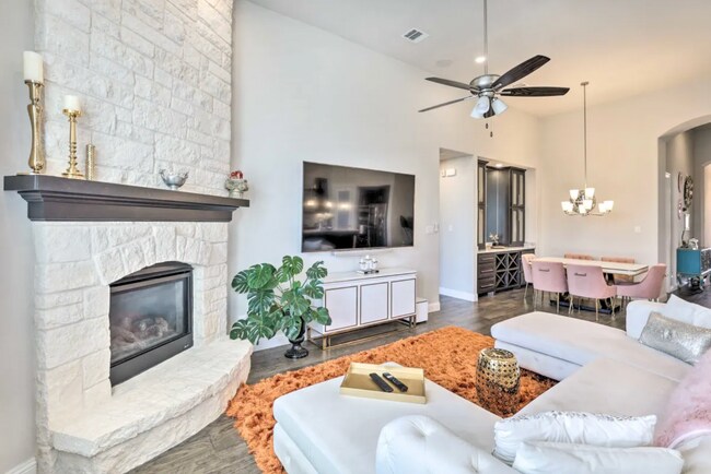 Foto del edificio - 1563 Jocelyn Dr