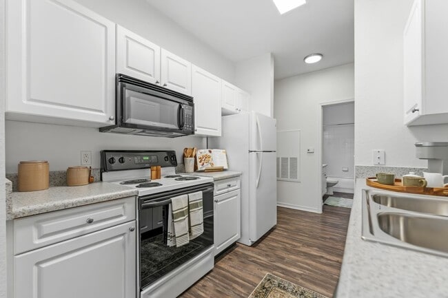 Building Photo - Highlands At Heathbrook