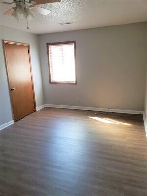 Foto del edificio - 2217 Raintree Way