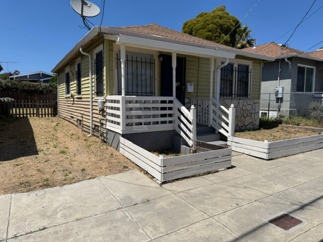 1/2 Off First Month's Rent, 3Bdrm, 1Bath - 1/2 Off First Month's Rent, 3Bdrm, 1Bath House