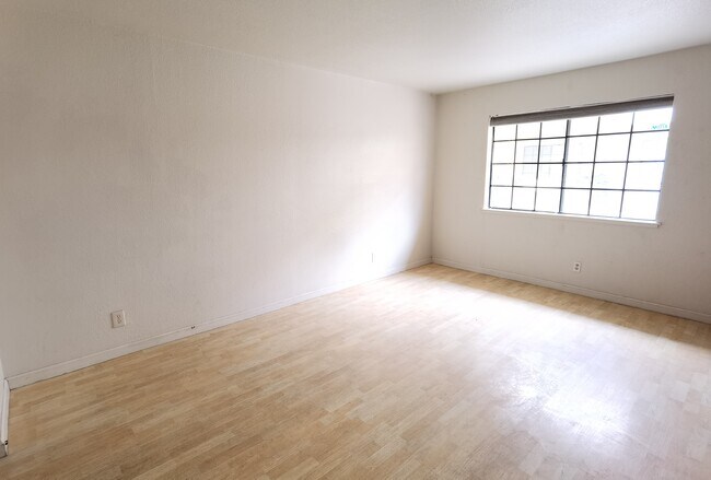 sala de estar - 396 S 11th St