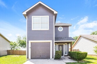 Building Photo - 1528 Pine Ln