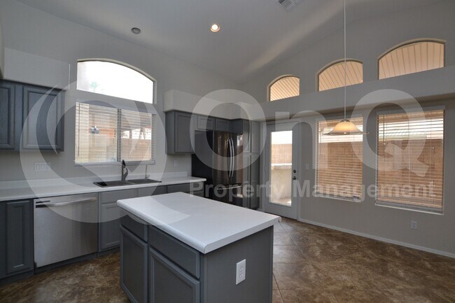 Foto del edificio - 4927 W Wahalla Ln