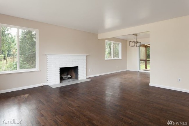 Building Photo - 4 br, 2.5 bath House - 16353 SE 40th St