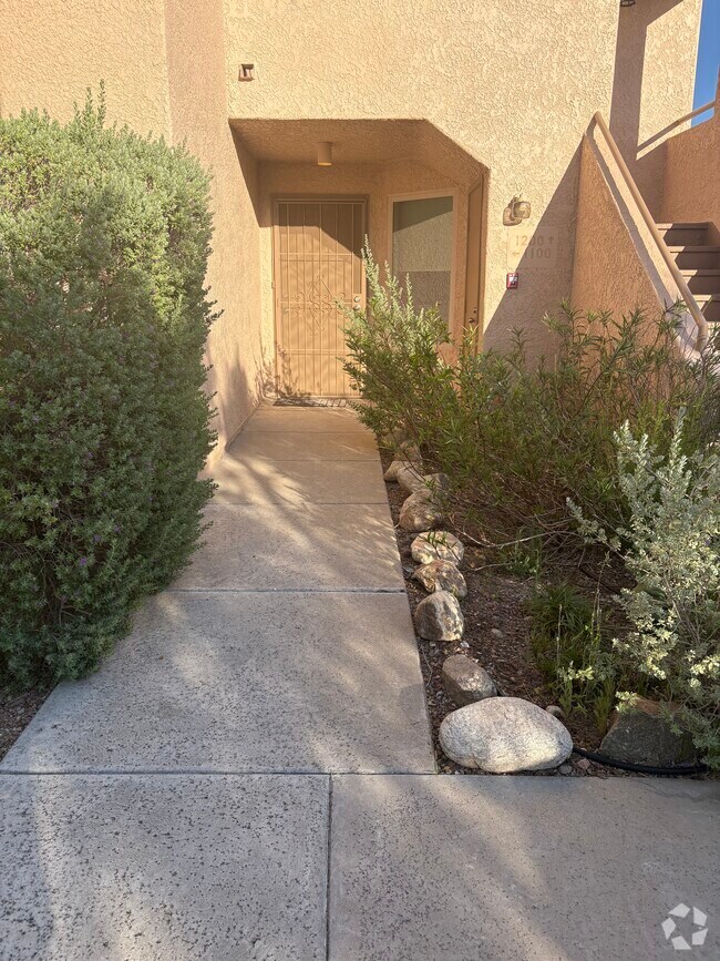 Building Photo - 5675 N Camino Esplendora