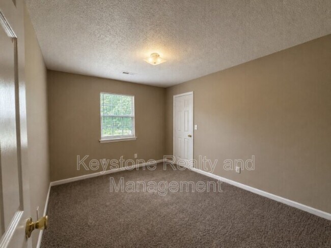 Foto del edificio - 1375 Thompsonville Ln