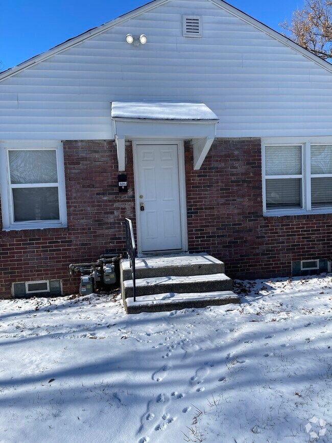 Fairfax Apartments for Rent with Hardwood Floors Indianapolis, IN 1