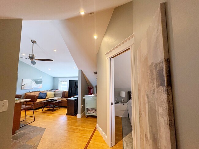 Foto del edificio - 247 Savin Hill Ave