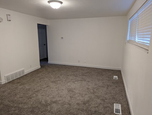 Foto del edificio - 2 bed 1 bath apartment