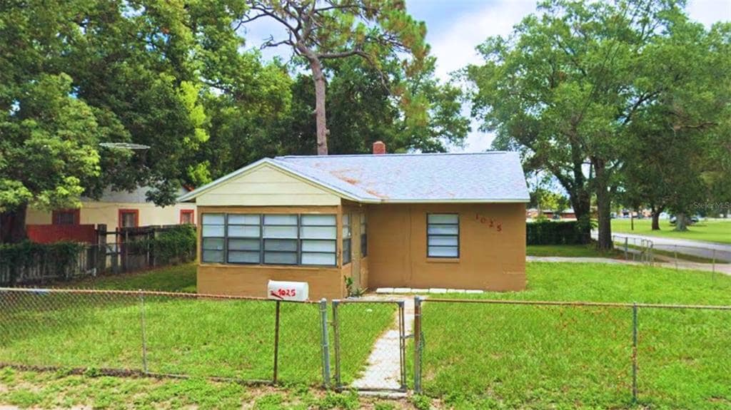 Primary Photo - 1025 Mack Ave