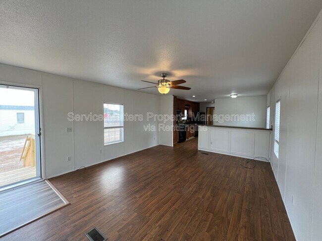 Foto del edificio - 4831 Douglas Dr