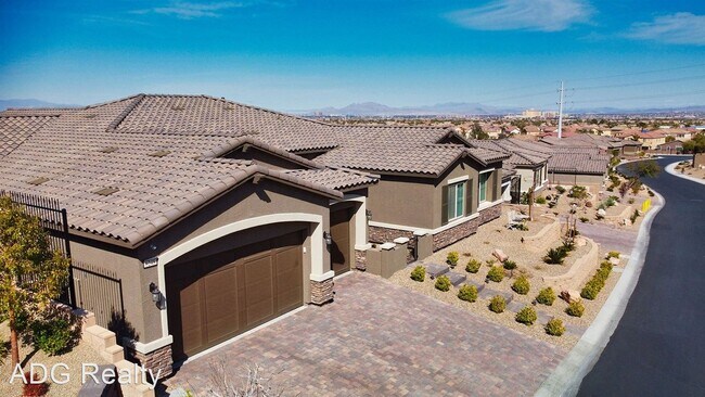 Building Photo - 4 br, 3.5 bath House - 6248 Carol Butte Ct