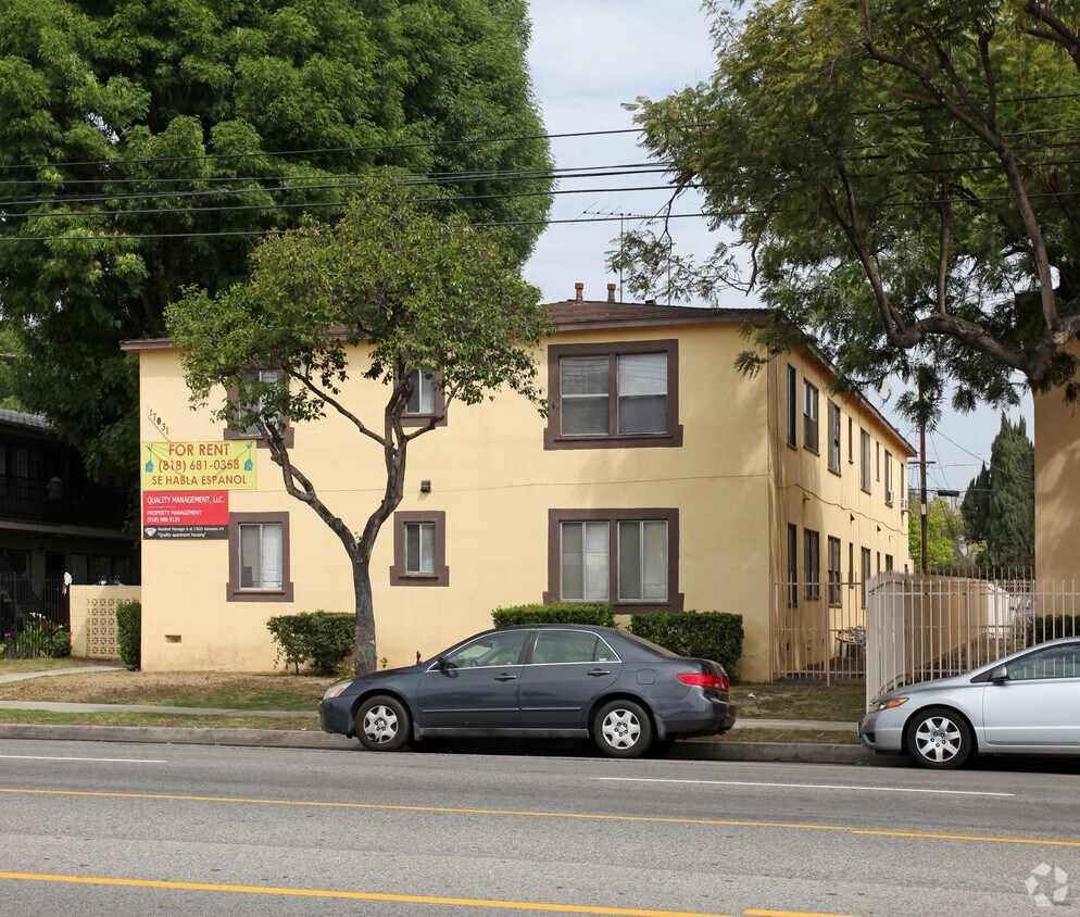 Primary Photo - 17031 Vanowen St