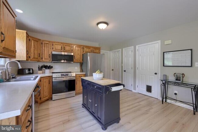 Foto del edificio - Lovely Elizabethtown Cape offers 3 bedroom...