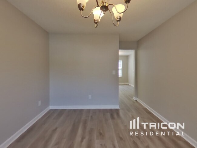 Building Photo - 7618 Lakemoor Drive Riverdale GA