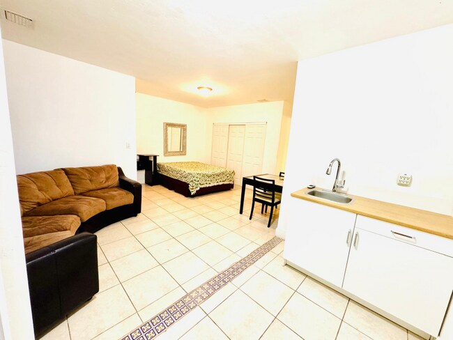 Building Photo - 201 SE 2nd Ct